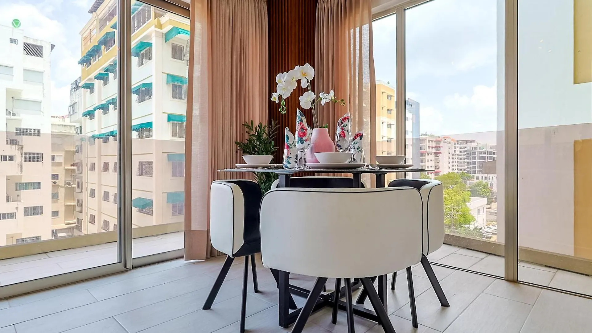Chic Centric 1Br Apt, King Bed Los Prados 0*,