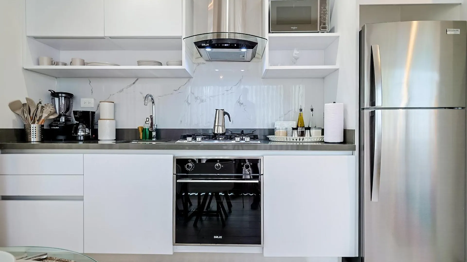 Chic Centric 1Br Apt, King Bed Los Prados 0*,  Dominican Republic